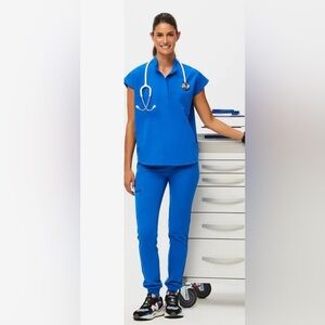 Figs Rafaela oversized scrub top size Medium and Zamora jogger scrub pant MP
